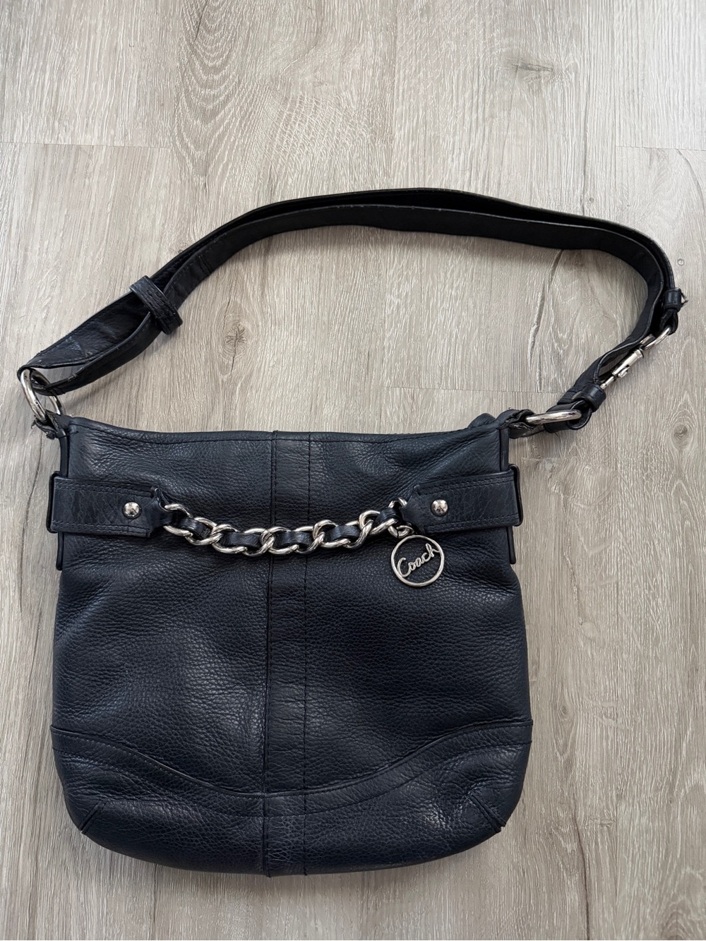 Coach F19722 Black Pebbled Leather Chain Duffle shoulder Bag Purse Y2K